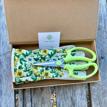 Load image into Gallery viewer, Garden Gift Box - Gloves and Herb Snips