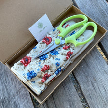 Load image into Gallery viewer, Garden Gift Box - Gloves and Herb Snips