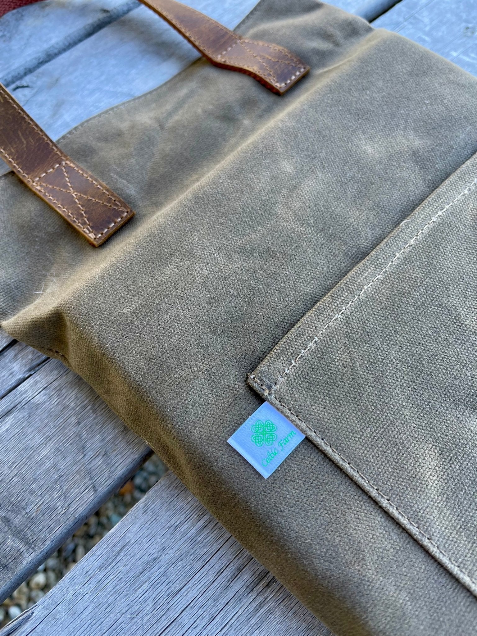 Garden Kneeler Pad - Waxed Canvas Garden Pad – Mother Earth Living