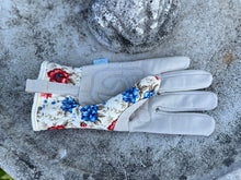 Load image into Gallery viewer, Women&#39;s Floral Gardening and Project Gloves — “The Caroline”
