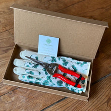 Load image into Gallery viewer, Garden Gift Box - Gloves and Needle Snips
