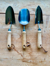 Load image into Gallery viewer, Potter&#39;s Tool Set — 3 Tools for Potting
