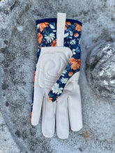 Load image into Gallery viewer, Women&#39;s Floral Gardening and Project Gloves ”The Olivia“
